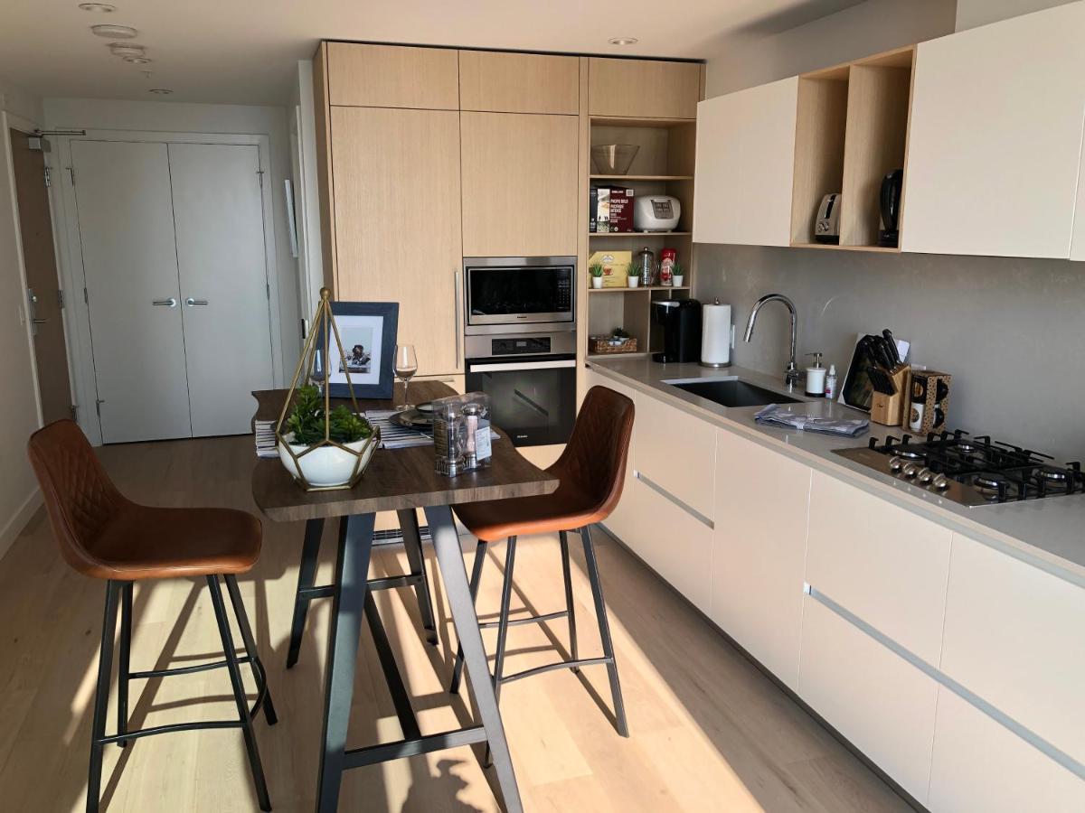 Metro Central Incredible Stylish & Cozy Burnaby Buitenkant foto