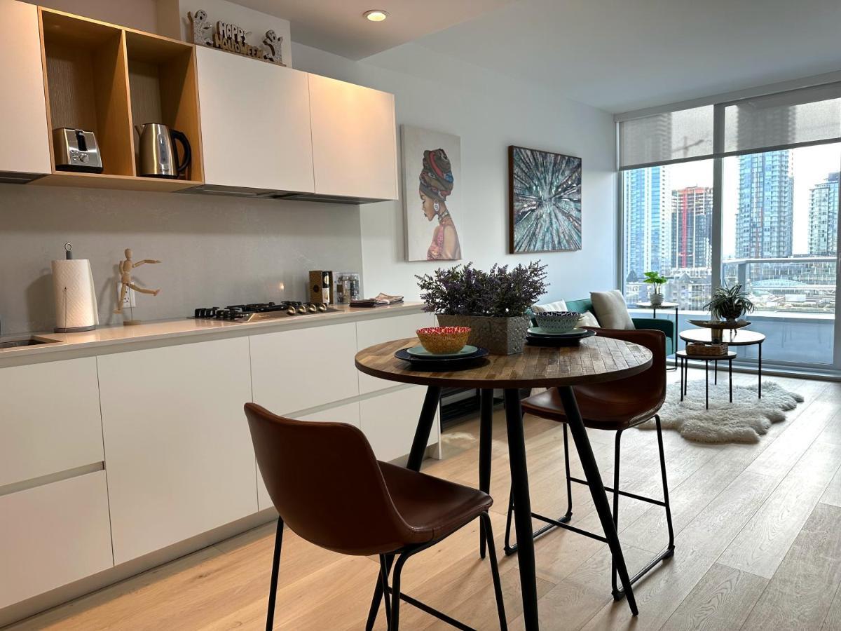 Metro Central Incredible Stylish & Cozy Burnaby Buitenkant foto
