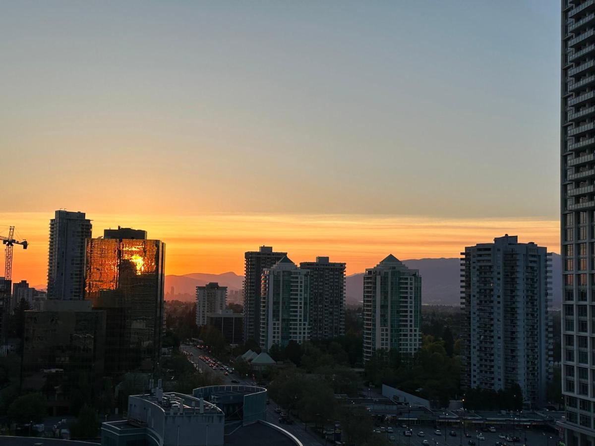 Metro Central Incredible Stylish & Cozy Burnaby Buitenkant foto